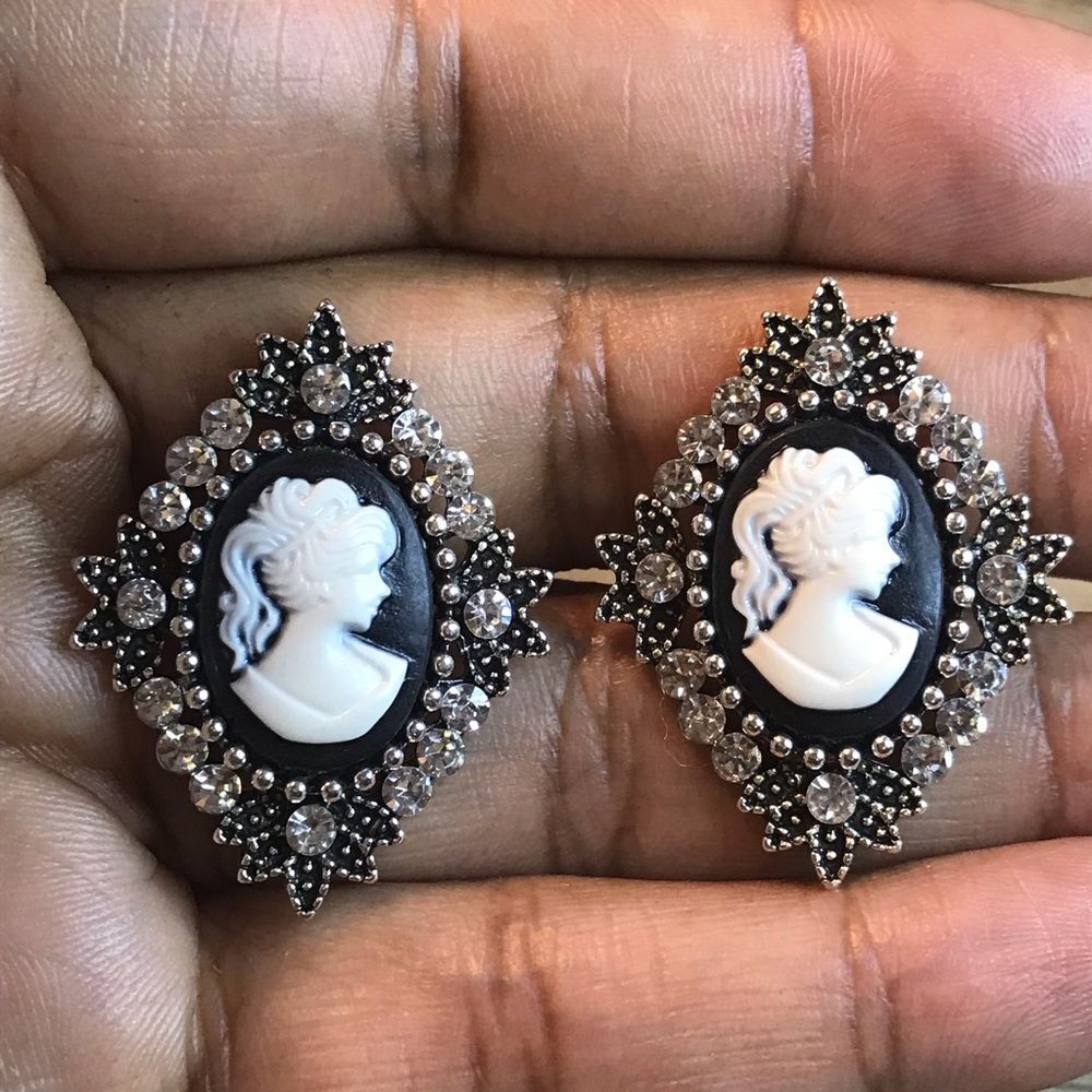 Vintage Cameo Silver Plated Diamond Cut Rhinestone Black White Portrait Earrings
